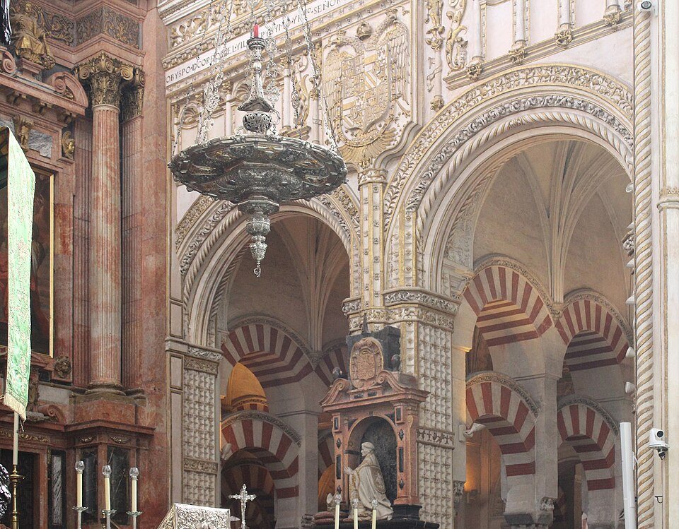 Mezquita Catedral de Córdoba   Blending of Christian and Moorish architecture